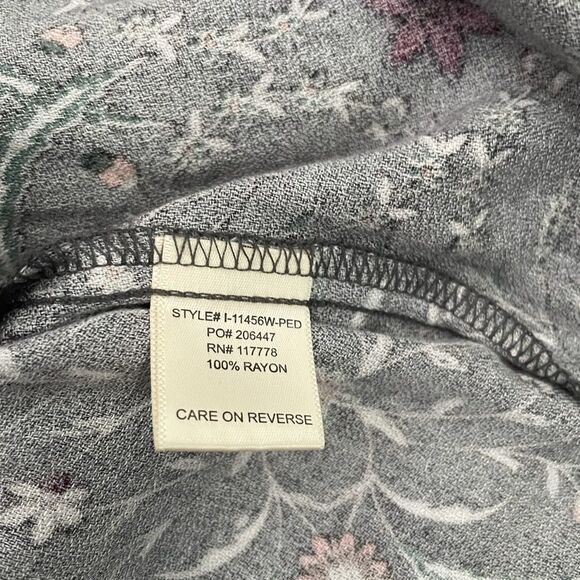 Love Stitch Grey Flowy Floral Peasant Top Size S - Picture 9 of 9
